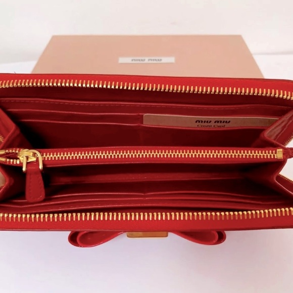 Auth Miu Miu Patent Leather EUC wallet x b/w orange & red w/ gold hardware - Picture 2 of 4